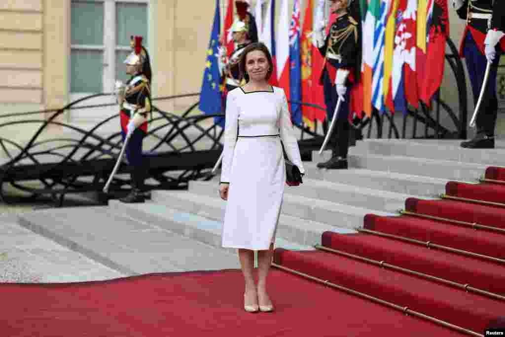 Moldova s-a alăturat Coaliției de Voință. În imagine: președinta Maia Sandu sosind la dineul oferit de președintele francez Emmanuel Macron la Palatul Elysee în ajunul Zilei Bastiliei. 
