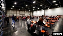 Эвакуаваныя жыхары Аўгсбургу ў часовым прытулку, 25.12.2016