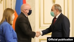 Acting Assistant U.S. Secretary of State Philip Reeker meets with Armenian acting Prime Minster Nikol Pashinian in Yerevan on June 10. 