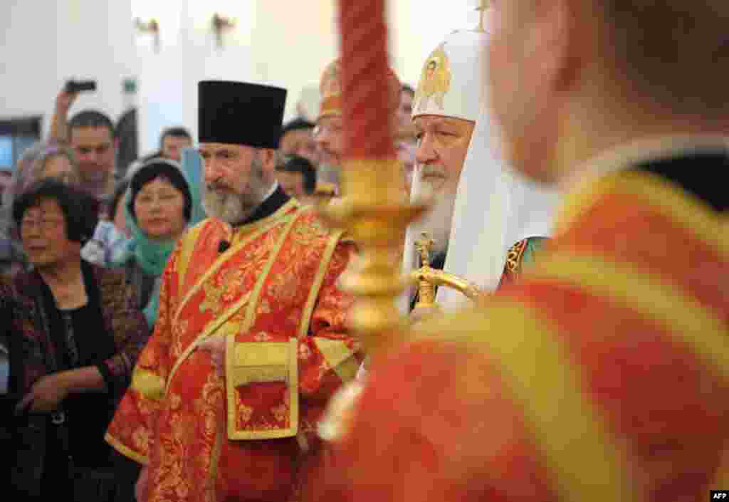 Patriarhul Kirill, oficiind serviciul divin la Shanghai, China, &icirc;n premieră pentru o mai bine de jumătate de secol.