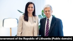 Прэм'ер-міністарка Літвы Інга Ругінене і спэцыяльны пасланьнік ЗША па Беларусі Джон Коўл, Літва, 18 сакавіка 2026 году