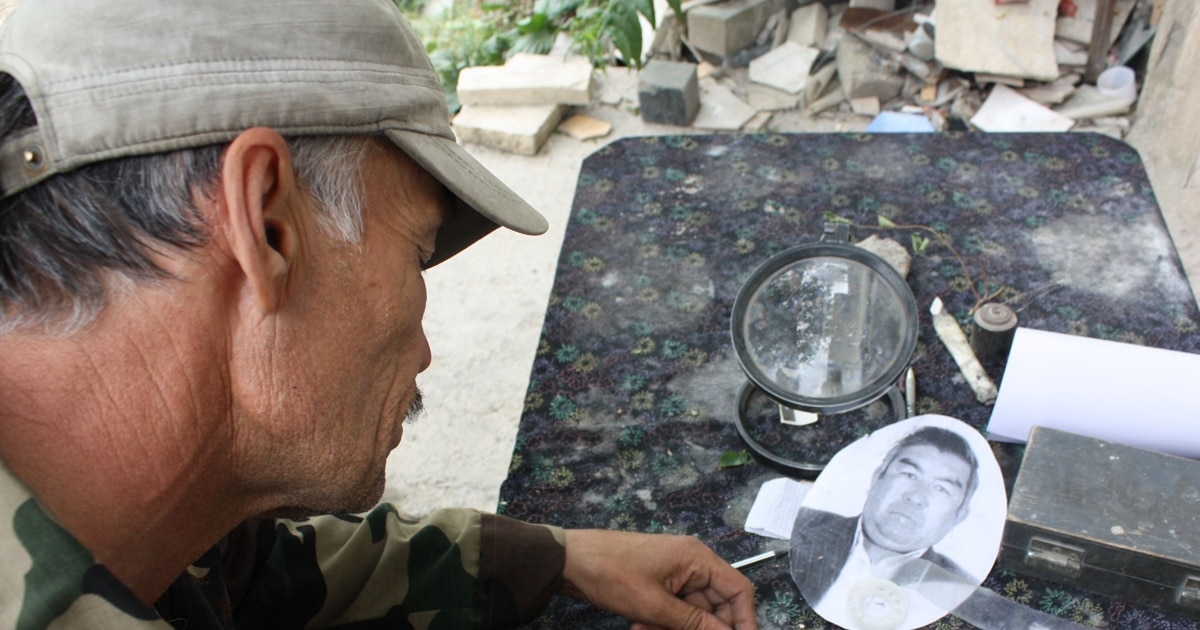 Санитарлық бөлмеде балапанды сиқырлайды