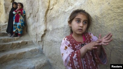 Қырынген киска порно фото галерея Секс буксирленген, байланған және трахает