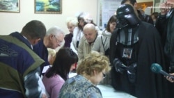 В Одессе Дарту Вейдеру не дали проголосовать (видео)