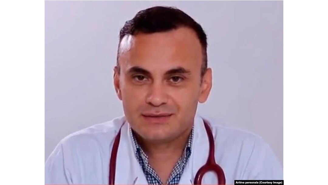 „Nu e o problemă, din punct de vedere medical să ne vaccinăm antigripal din septembrie și să fim pregătiți pentru a începe administrarea dozei trei de vaccin anti-Covid, etapizat, pe categorii de risc, din octombrie”, spune medicul Adrian Marinescu.