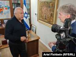 Israeli opposition politician Avigdor Liberman talks to RFE/RL's Ray Furlong in Tel Aviv.