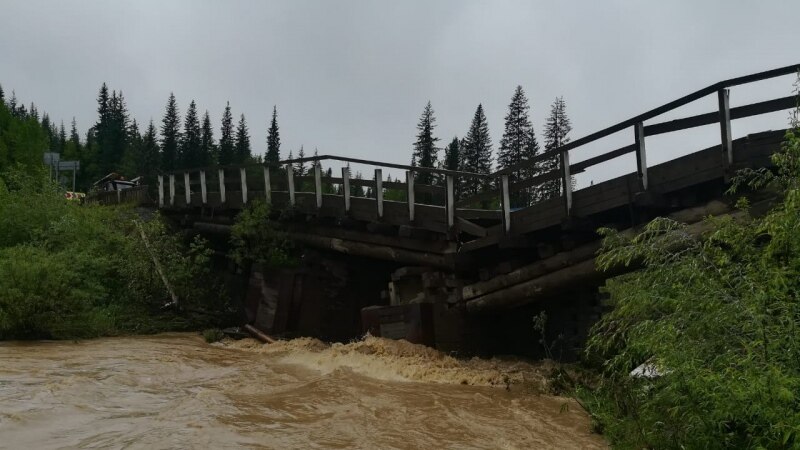 Россия: в Красноярском крае два моста разрушены дождевой водой