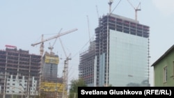 Астанадағы "Абу Даби Плаза" кешені құрылысы. 26 шілде 2016 жыл.