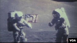 Астронавти Юджин Сернан і Гаррісон Шмітт під час місії «Аполлону-17», грудень 1972 року 