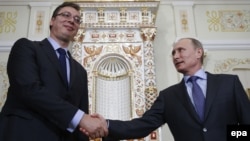 Russian President Vladimir Putin (R) welcomes Serbian Prime Minister Aleksandar Vucic in the Novo-Ogaryovo residence, outside Moscow, July 8, 2014