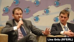 Sergiu Cioclea alături de guvernatorul demisionar al BNM, Dorin Drăguțanu, la forumul economic UE-Moldova, martie 2011