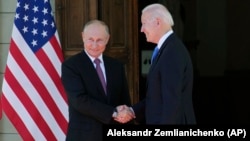 Джо Байден и Владимир Путин на встрече в Женеве. 16 июня 2021 года