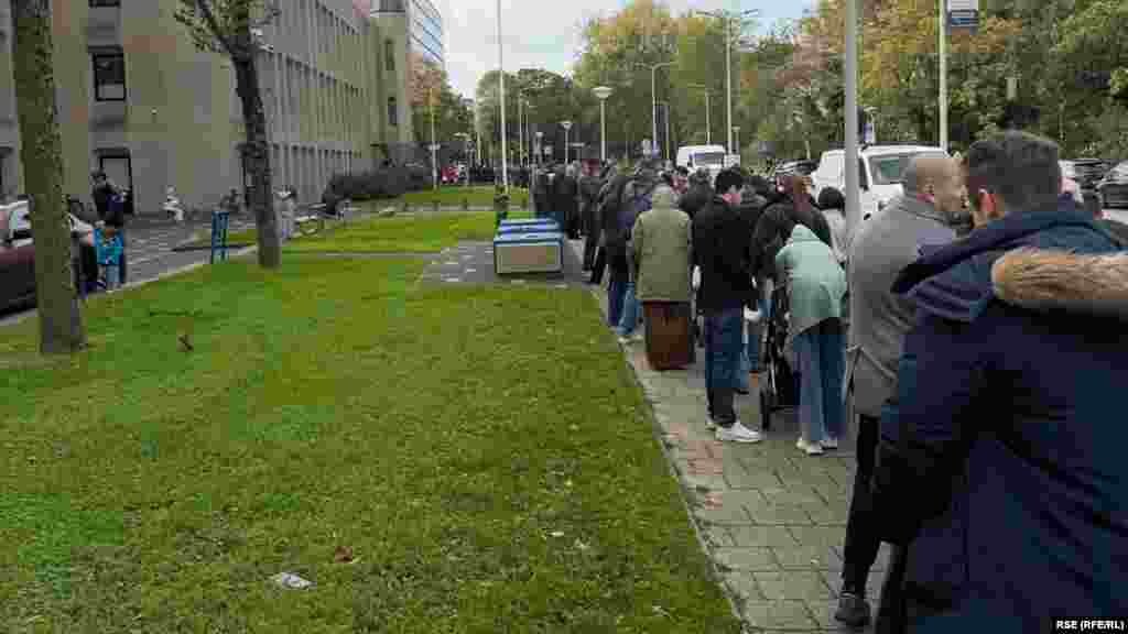 Glasanje srpske dijaspore u Hagu, Holandija.