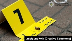 Чоловік впритул відкрив вогонь по директору місцевої клініки репрудоктології. Це сталося біля вхідних дверей до медичного закладу