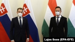 Igor Matovič szlovák pénzügyminiszter és Szijjártó Péter magyar külügyminiszter 2021. április 9-én Budapesten