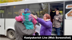 საოკუპაციო ხელისუფლებას ხერსონის ბავშვთა სახლიდან გაჰყავს ბავშვები. 2022 წლის 21 ოქტომბერი.