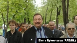 Депутат Госдумы Геннадий Гудков на акции гражданских активистов (в центре)