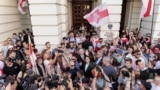 Ціханоўскі сустрэўся зь беларусамі ў Варшаве
