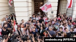 Сустрэча беларусаў Варшавы зь Сьвятланай Ціханоўскай. Ілюстрацыйнае фота, 2025 год