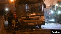 Рятувальники на місці трагедії, Москва, Росія, 25 грудня 2017 року
