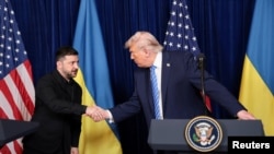 დონალდ ტრამპისა (მარჯვნივ) და ვოლოდიმირ ზელენსკის პრესკონფერენცია. პალმ-ბიჩი, 28 დეკემბერი, 2025.