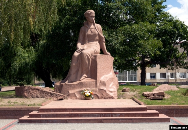 Пам’ятник Лесі Українці в місті Новоград-Волинському Житомирської області