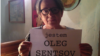 Агнешка Холланд с плакатом в поддержку Олега Сенцова
