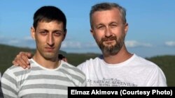 Наріман Джелял (праворуч) із іще одним підозрюваним у «справі про диверсію на газопроводі» Асаном Ахтемовим