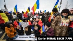 Deo demonstranata na protestima u Bukureštu 21. decembra 2021. 