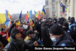 Protestul a avut ca obiect certificatul verde. Unii analiști sunt de părere însă că acesta a fost doar un pretext, folosit de AUR pentru a capitaliza imagine.