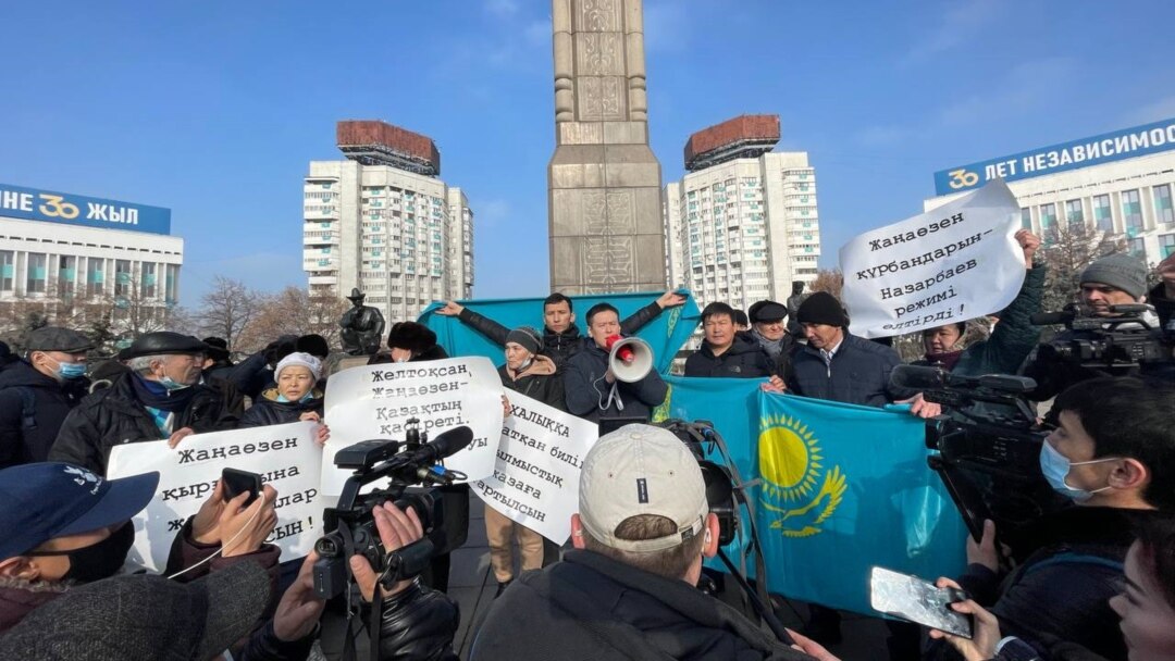 Порно жұп жігітті блят