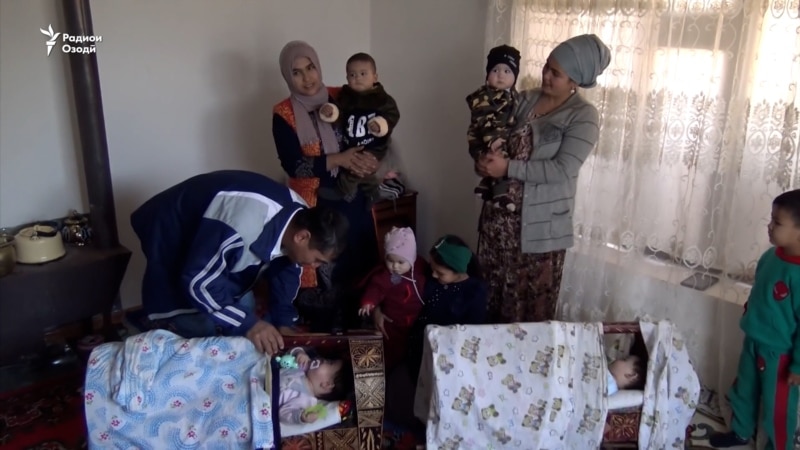 Хасан, Хусейн, Бибиоиша, Фатима и Зухра: первым в Таджикистане пятерняшкам скоро исполнится год. ВИДЕО