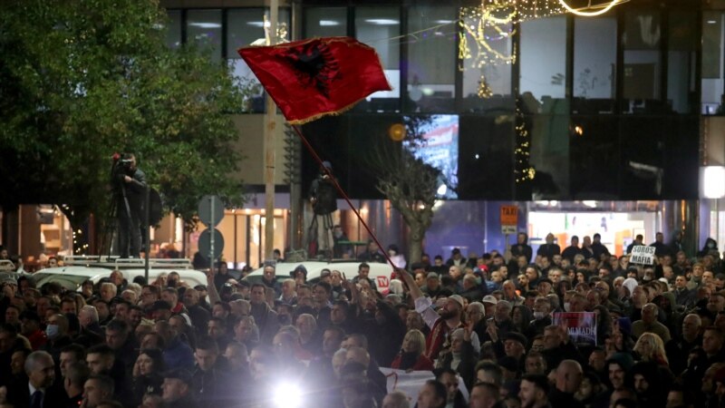 Protesti u Tirani zbog dolaska Vučića