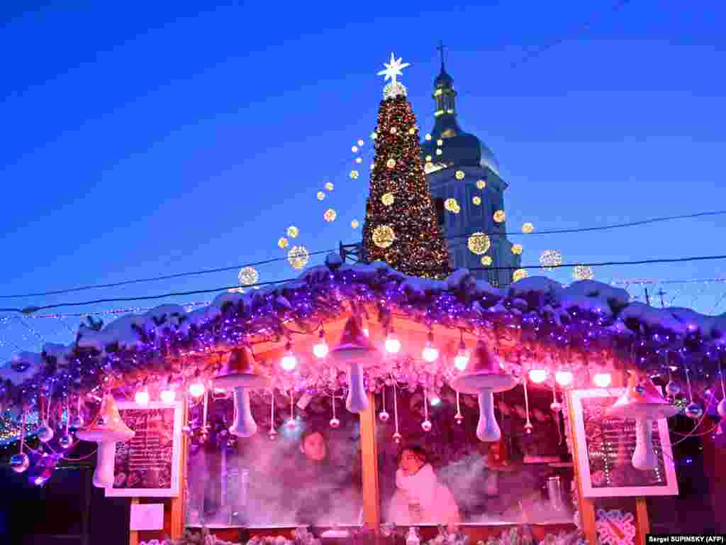 A couple visits a Christmas fair in the center of the Ukrainian capital, Kyiv.&nbsp;