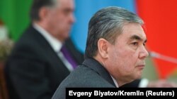 Türkmenistanyň prezidenti Gurbanguly Berdimuhamedow GDA-nyň döwlet baştutanlarynyň resmi däl sammitine gatnaşýar. 28-nji dekabr, 2021 ý. Sankt-Peterburg, Russiýa.