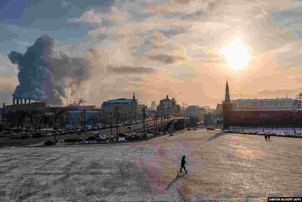 A man walks near the Kremlin during a frosty day&nbsp;with the air temperature at around minus 21 degrees Celsius in downtown Moscow.&nbsp;