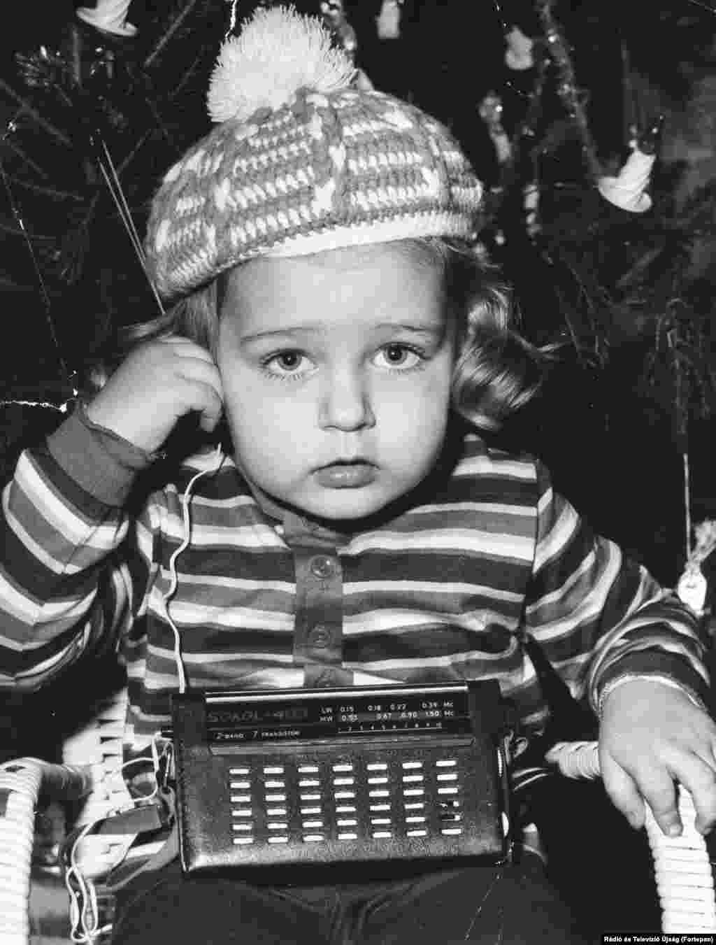 A karácsonyi ajándék egy Sokol rádió, 1975