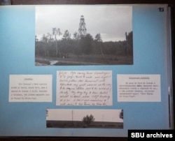 Stranica foto-albuma sa slikama koje je navodno napravio Makinen i njegovom beleškom.