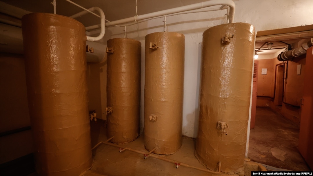 Water tanks in the Dniprovskiy bomb shelter.