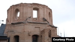 Руины церкви Сан-Фернандо в Мадриде, сожженной милисьянос. Священники расстреляны в Паракуэльос. Руины сохраняются в память о трагедии.