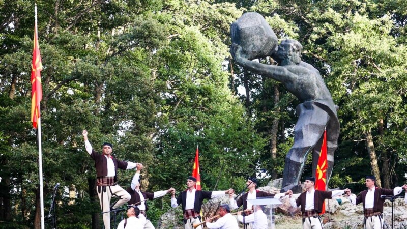 Македонија го слави Денот на Републиката-Илинден