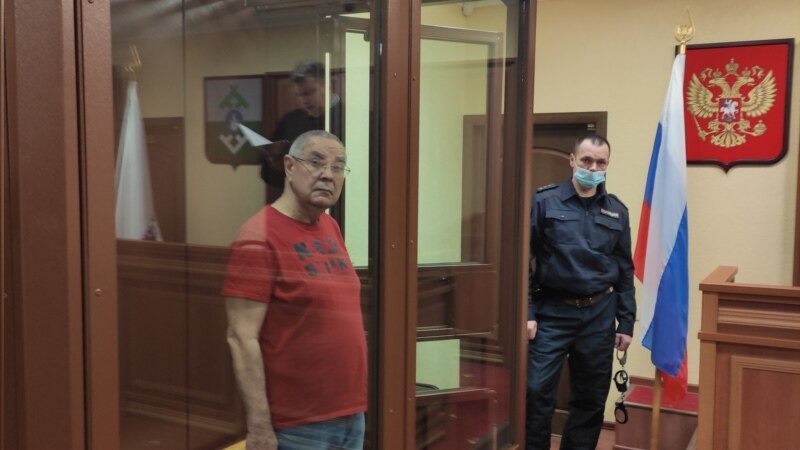 Отцу соратника Навального Ивана Жданова в колонии подбросили лезвие в наволочку