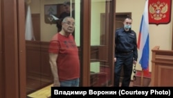 Юрий Жданов в зале суда