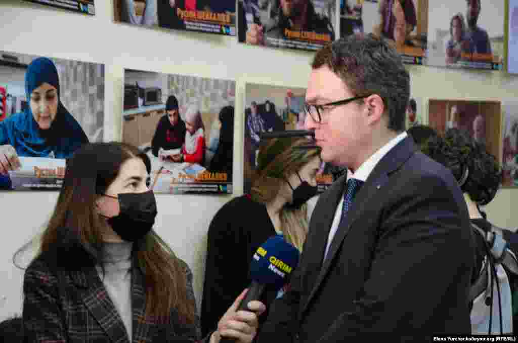 Постоянный представитель президента Украины в АР Крым и Севастополе Антон Кориневич сказал: &laquo;Сегодня, действительно, мы в ситуации, когда свобода слова во временно оккупированном Крыму невозможна&raquo;