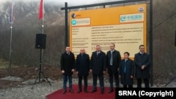 Oficialități ale Republiii Srpska alături de un representant al ambasadei chineze de la Sarajevo la ceremonia de inaugurare a constucției unei uzine hidroelectric în decembrie 2021.