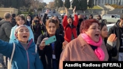 Учасники акції протесту в Баку, 28 грудня 2021 року