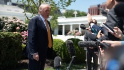 ABŞ-nyň prezidenti Donald Tramp Hytaýa ugramazyndan öň Ak tamda žurnalistler bilen gürleşýär