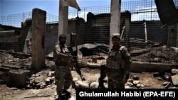 Місцева влада заявила, що йдеться про бойовиків «Талібану», проте наразі ніхто не взяв на себе відповідальність за напад