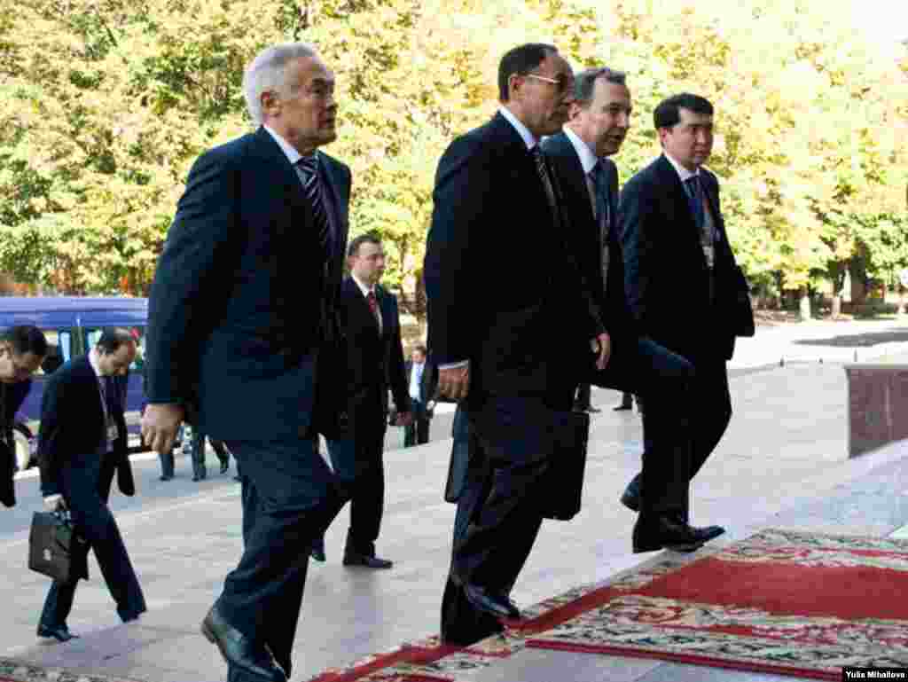 Moldova - Summit CIS, 1st Day, Chisinau, 8Oct2009