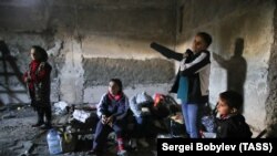 Жители Нагорного Карабаха в укрытии. Шуша, 8 октября 2020 года.